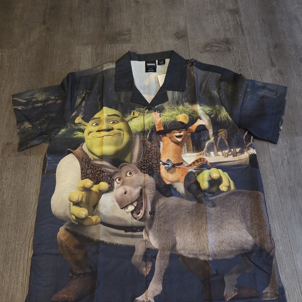 Shrek Men’s Group Pose Graphic Button-Up Shirt – Size L – NWT